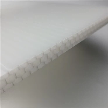 Bileog Polacarbónáit 4mm Balla Twin Bán
